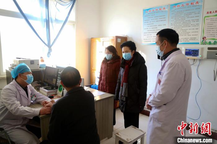 全國政協(xié)委員戴秀英：村醫(yī)越來越少，出路在哪？