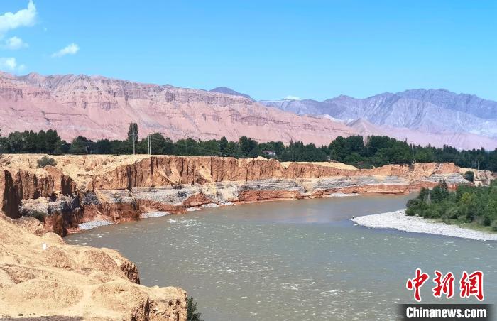 圖為黃河河曲?！埡ｖ?攝