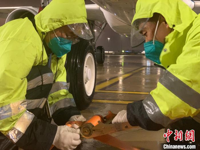 強(qiáng)臺風(fēng)“軒嵐諾”來襲南航取消9月5日在滬34個(gè)進(jìn)出港航班