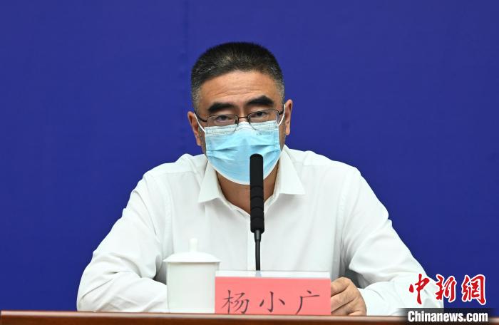 成都市政府副秘書長、市衛(wèi)健委主任楊小廣?！“苍?攝