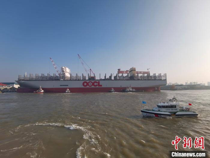 海巡艇在現(xiàn)場引導(dǎo)水上交通?！∧贤êＪ戮止﹫D