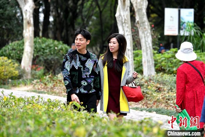 圖為3月15日，張家豪(左)與林佳臻在福建福州金山公園游玩。 <a target='_blank' href='/'><p  align=