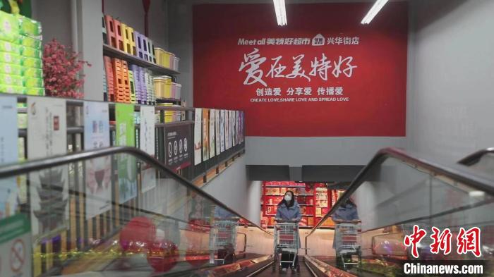 美特好從一家不足百平方米小店，一路發(fā)展成華北零售業(yè)領(lǐng)軍企業(yè)、中國百強(qiáng)商業(yè)連鎖集團(tuán)、中國零售500強(qiáng)?！∠蛏?攝