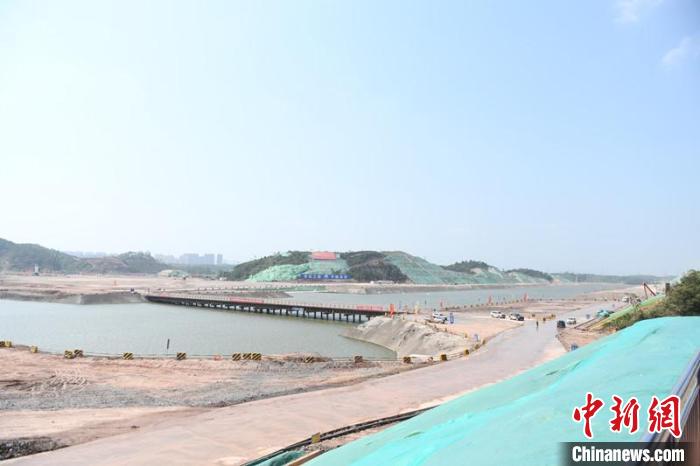 圖為平陸運河青年樞紐工程項目現(xiàn)場。　林浩 攝