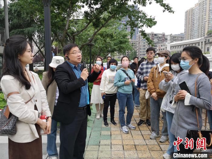 活動現(xiàn)場?！》队畋?攝