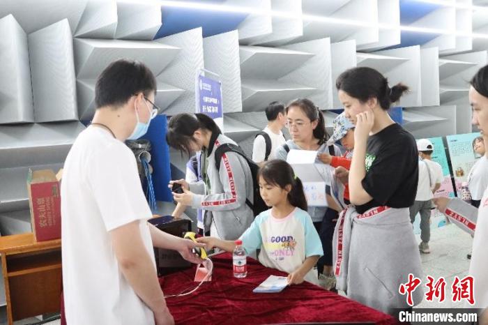 中科院聲學(xué)所公眾科學(xué)日活動現(xiàn)場?！≈锌圃郝晫W(xué)所 供圖