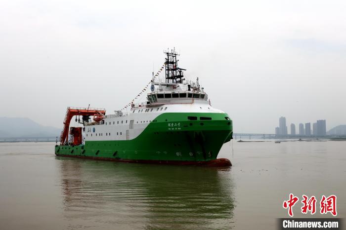 圖為“探索二號”科考船。　吳丹紅 攝