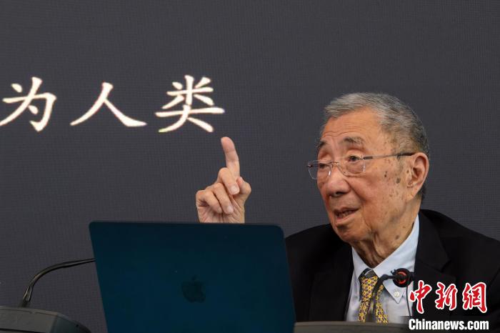 高能論壇上，丁肇中先生與現場聽眾交流?！?lt;a target='_blank' href='/'><p  align=