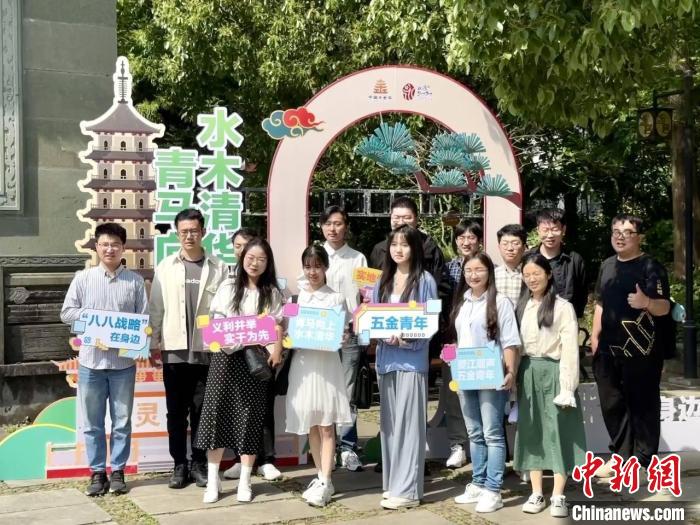 宣講團(tuán)成員在永康市合影?！吴晫?攝