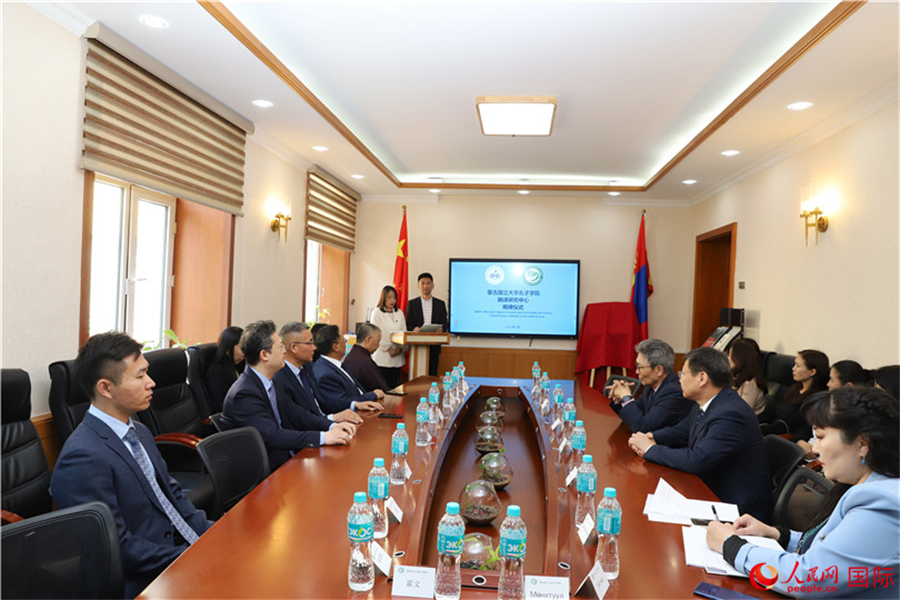 翻譯研究中心揭牌儀式現(xiàn)場。人民網(wǎng)記者 霍文攝