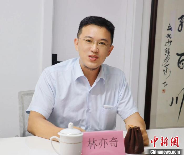 臺灣創(chuàng)新聯(lián)合建筑協(xié)會理事長林亦奇講述設(shè)立驛站愿景。　吳允杰 攝