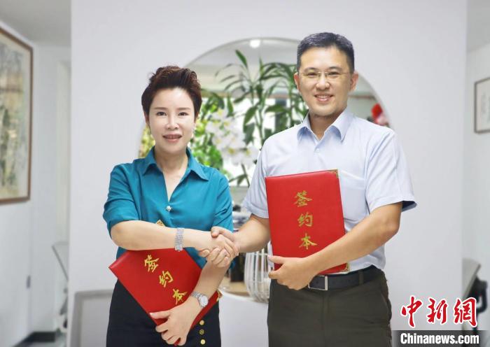 簽署“融情·同心”寧臺建筑師驛站共建協(xié)議。　吳允杰 攝