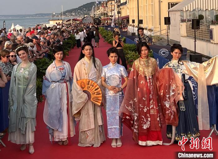 當(dāng)?shù)貢r間6月16日，2023年卡布爾電影節(jié)中國日活動舉行?！≈鬓k方供圖