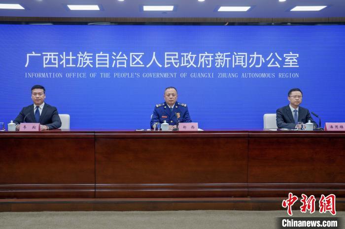 圖為發(fā)布會(huì)現(xiàn)場(chǎng)?！⊥跻哉?攝