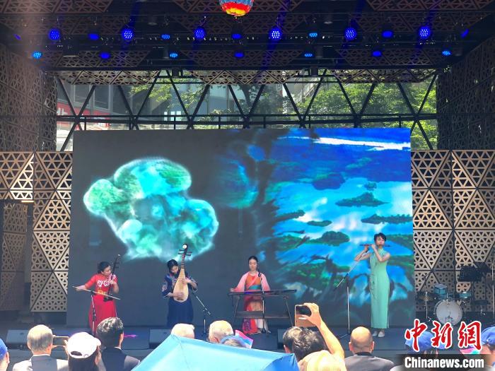 開幕式上舞臺(tái)展演之一《水龍吟》?！≈袊?guó)駐東京旅游辦事處供圖