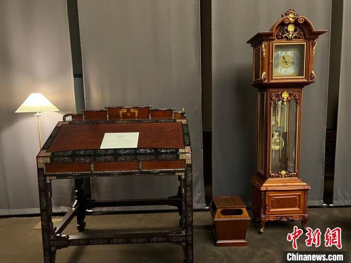 圖為春秋館展覽陳設(shè)的青瓦臺家具。　劉旭 攝