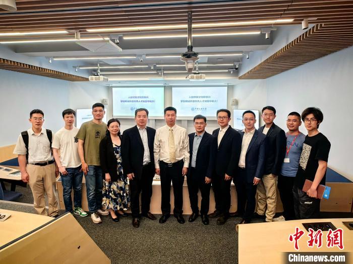 中國民航大學(xué)代表團(tuán)在英交流情況?！≈鬓k方提供