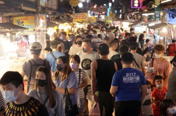 冰粉、雙皮奶、螺螄粉……臺網(wǎng)友發(fā)帖：臺灣街頭越來越多大陸小吃