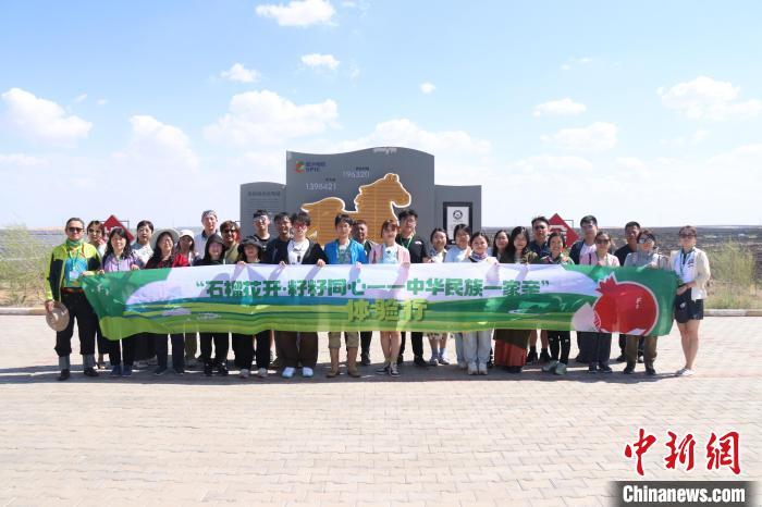 圖為臺胞體驗大美內(nèi)蒙古?！⊥袐I供圖