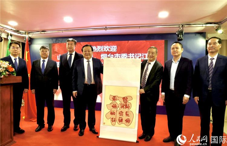 參加座談會的主要嘉賓合影留念。人民網(wǎng)記者宋亦然攝