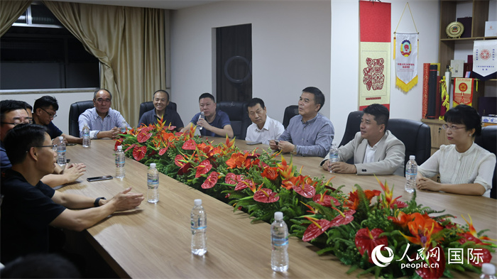 與會代表進行座談交流。（人民網記者  時元皓攝）