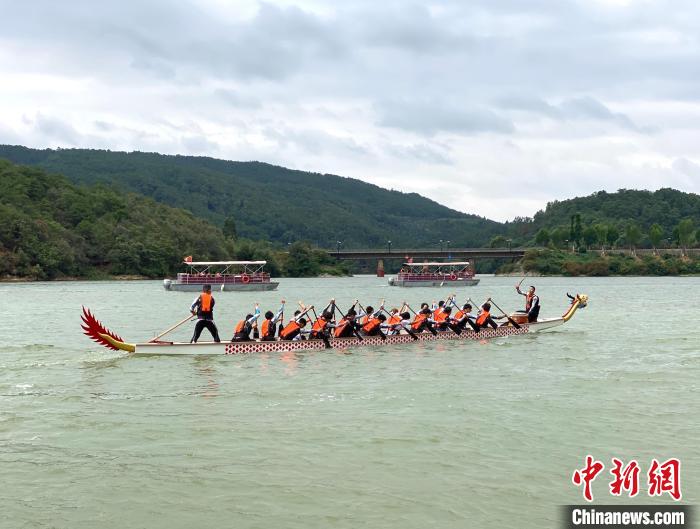 圖為龍舟賽活動。　陳靜 攝