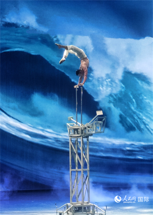 吳橋雜技大世界中的雜技演出。人民網(wǎng) 趙昭攝