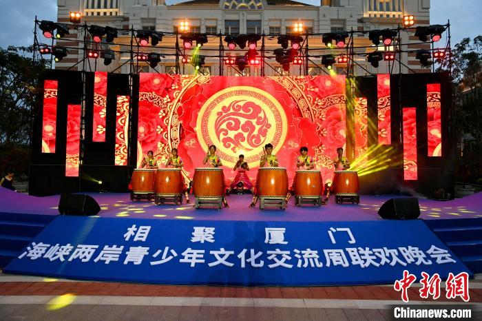 臺(tái)灣青少年表演《鼓舞四方》?！⊥鯑|明 攝