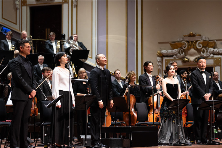 圖片說(shuō)明： 8月5日，2023愛丁堡國(guó)際藝術(shù)節(jié)開幕式音樂(lè)會(huì)《慈悲頌》的演出現(xiàn)場(chǎng)。照片由藝術(shù)節(jié)組委會(huì)提供