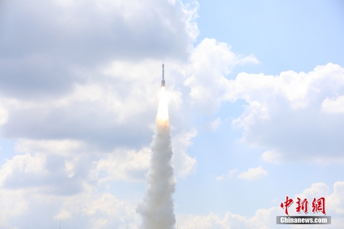 北京時間 2023年9月10日12時30分，中國在太原衛(wèi)星發(fā)射中心使用長征六號改運載火箭，成功將遙感四十號衛(wèi)星發(fā)射升空，衛(wèi)星順利進入預定軌道，發(fā)射任務(wù)獲得圓滿成功。該衛(wèi)星主要用于開展電磁環(huán)境探測及相關(guān)技術(shù)試驗。此次任務(wù)是長征系列運載火箭第487次飛行。王曉虎 攝