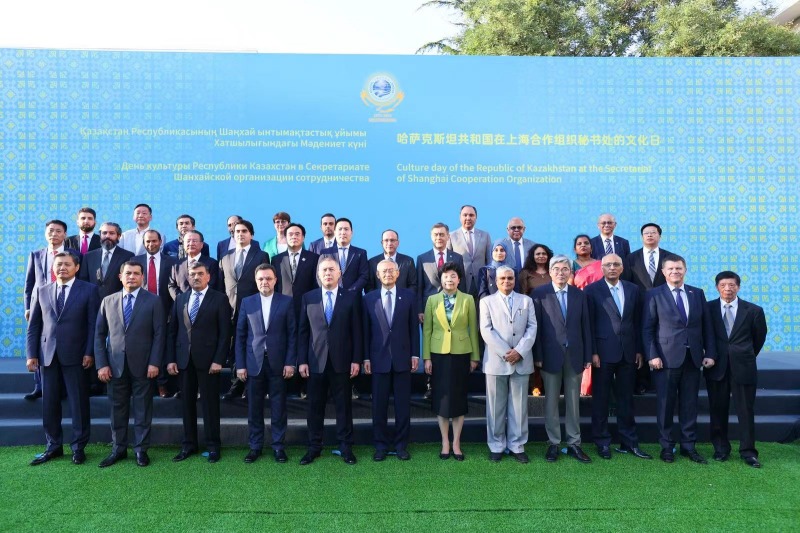 活動(dòng)現(xiàn)場來賓合影留念。主辦方供圖