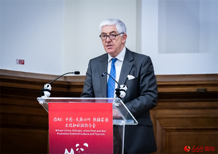 英中商業(yè)發(fā)展中心主席約翰·麥克萊恩致辭。人民網(wǎng) 郭錦標攝