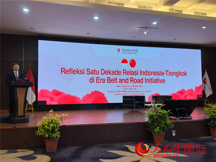 中國駐印尼使館臨時代辦周侃公使發(fā)表主旨演講。人民網(wǎng)記者 曹師韻攝