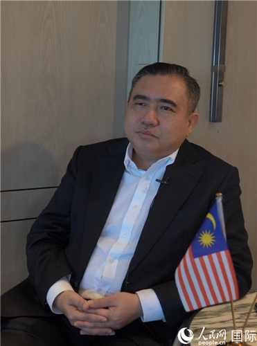 馬來西亞交通部部長陸兆福在接受人民網(wǎng)專訪。人民網(wǎng) 張文捷攝