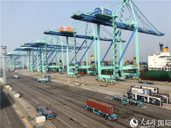 天津港北疆港區(qū)C段智能化集裝箱碼頭。人民網(wǎng)記者 符園園攝