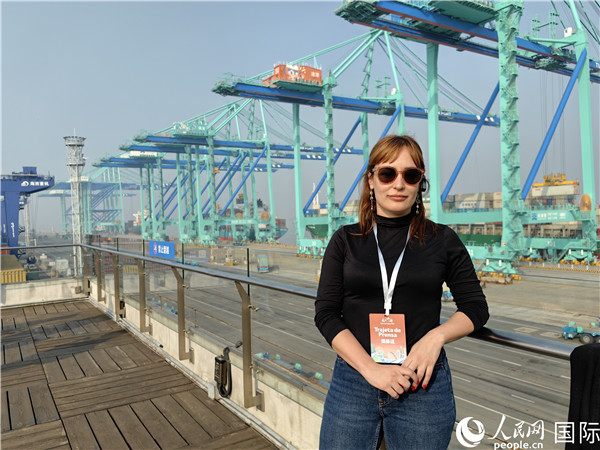 阿根廷公共電視臺記者萊蒂西亞接受采訪。人民網(wǎng)記者 符園園攝