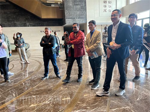   （外媒記者參觀中國藥都中醫(yī)藥博物館。中國經濟周刊記者 郭志強 攝）