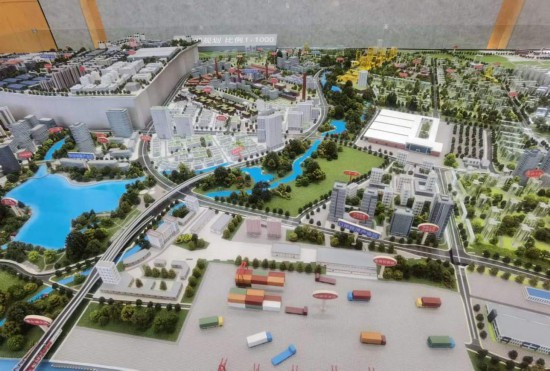 　　清水塘新能源裝備產業(yè)新城沙盤模型。本報記者 常雯宜攝