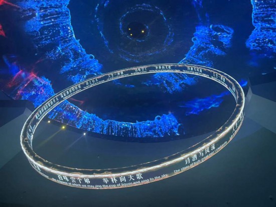 　　《天釀》演出中，屏幕上展示的歌詞。本報(bào)記者葉子攝