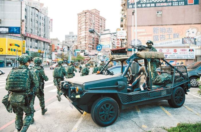 圖為2021年臺陸軍特種作戰(zhàn)指揮部在演習(xí)。圖片來源：臺灣《中國時報》。