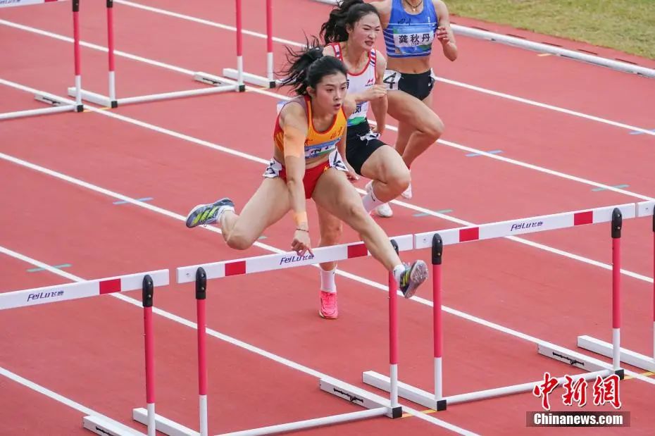 圖為吳艷妮在10日的比賽中。陳冠言 攝