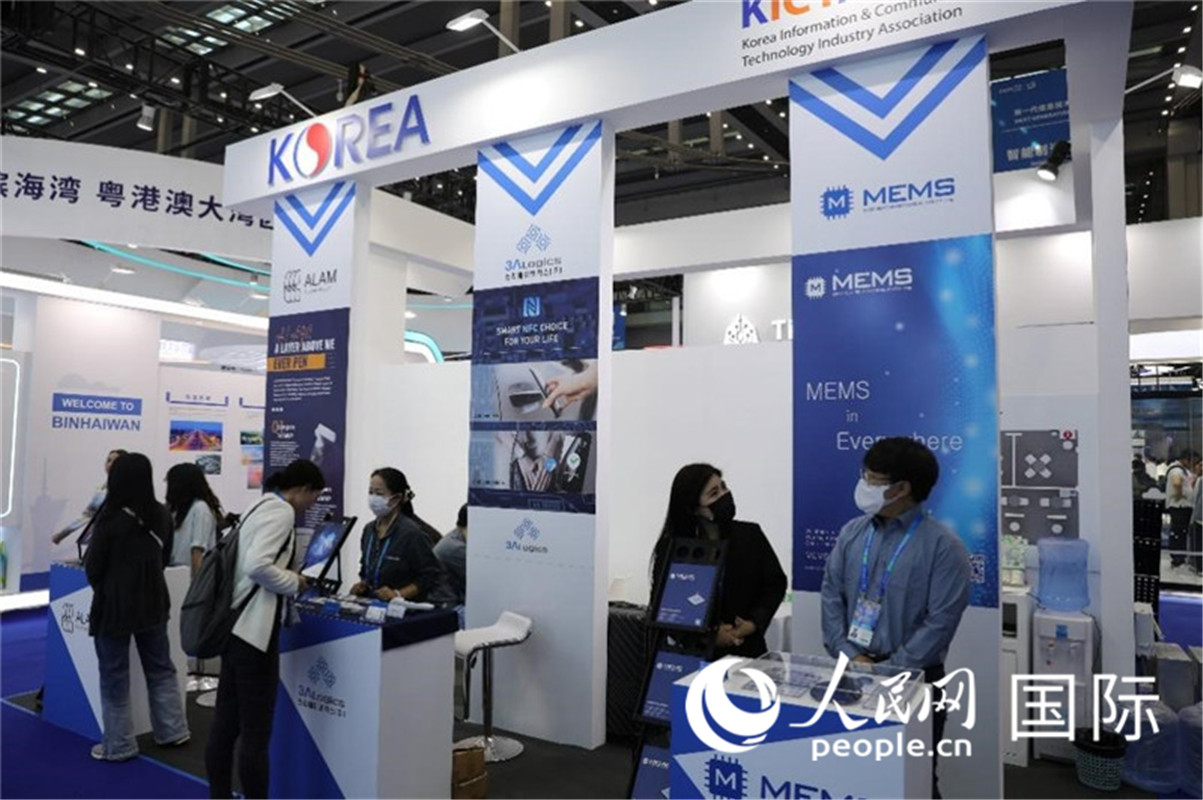 第二十五屆中國國際高新技術(shù)成果交易會(huì)15日在深圳開幕，圖為韓國企業(yè)展臺(tái)（人民網(wǎng)記者 魯揚(yáng)攝）