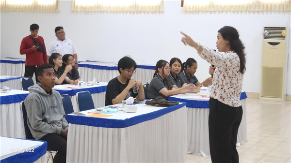 巴陵康孔子學(xué)院外方院長(zhǎng)普拉巴介紹孔子學(xué)院情況。主辦方供圖