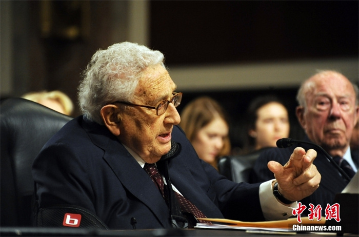 基辛格當(dāng)?shù)貢r(shí)間2015年1月29日在華盛頓出席國(guó)會(huì)聽(tīng)證會(huì)時(shí)闡述了他對(duì)中國(guó)崛起的看法。<a target='_blank' href='/' _fcksavedurl='/'><p  align=