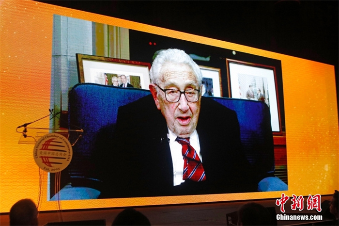 當(dāng)?shù)貢r(shí)間2023年1月18日晚，美國(guó)中國(guó)總商會(huì)(CGCC)在紐約舉行2023年中國(guó)農(nóng)歷新年晚宴。圖為亨利·基辛格以視頻方式致辭。<a target='_blank' href='/' _fcksavedurl='/'><p  align=