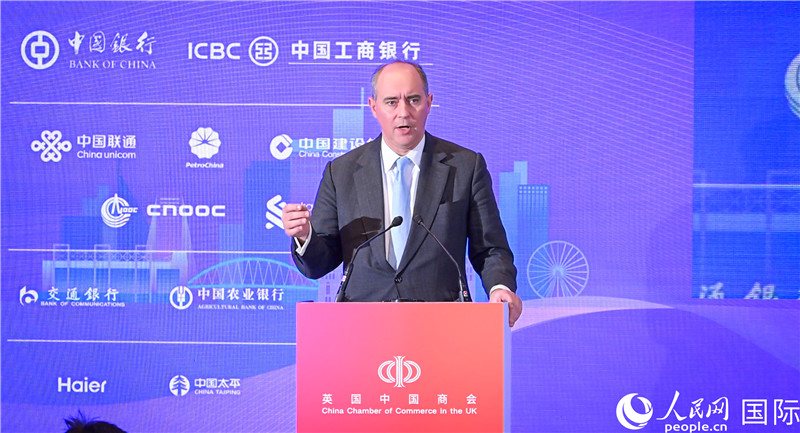 英國商業(yè)貿(mào)易部國務(wù)大臣（投資大臣）多米尼克·約翰遜與會。人民網(wǎng) 郭錦標攝