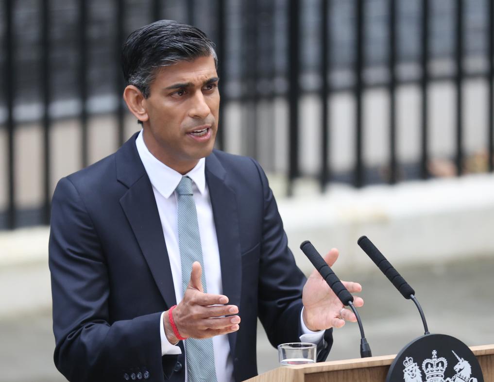 2022年10月25日，里希·蘇納克在英國倫敦唐寧街10號首相府前發(fā)表講話。新華社記者李穎攝