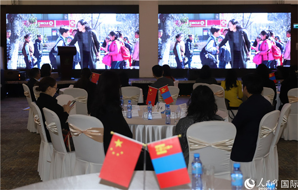 12月1日，活動現(xiàn)場播放防治結(jié)核病宣傳短片。人民網(wǎng)記者 霍文攝