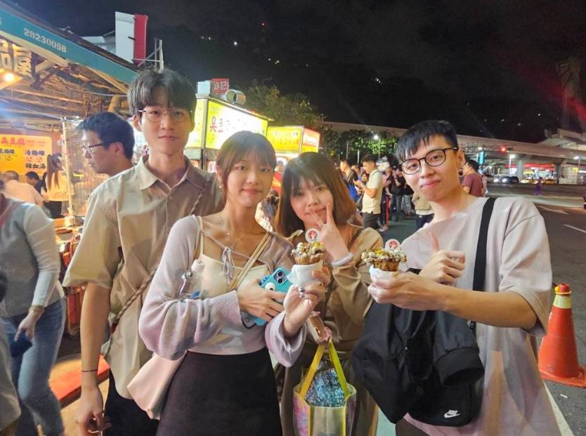 梅花糕受到臺(tái)灣年輕人的喜愛(ài)。圖片來(lái)源：臺(tái)灣“中時(shí)新聞網(wǎng)”游定剛攝