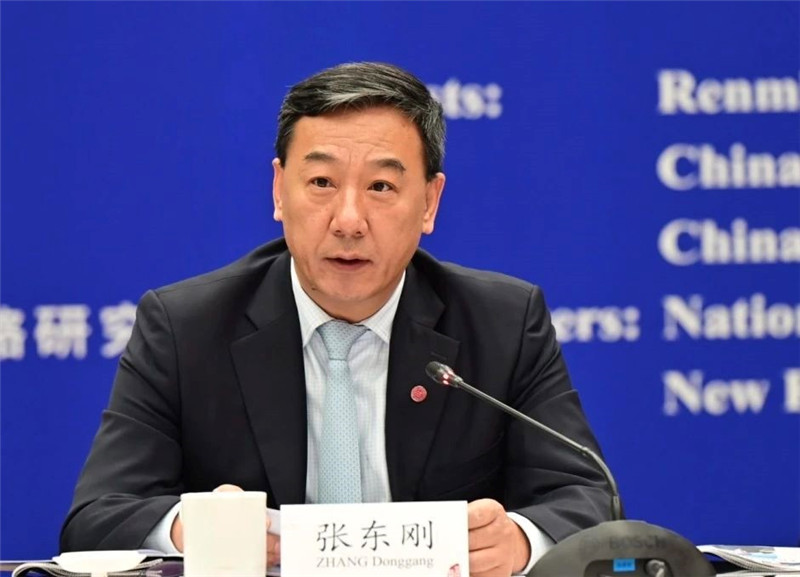 中國(guó)人民大學(xué)黨委書記、國(guó)家發(fā)展與戰(zhàn)略研究院理事長(zhǎng)張東剛作論壇開幕致辭。主辦方供圖
